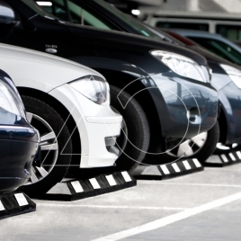 Parkavimo bortelis – ratų atmušėjas naudojamas automobilių stovėjimo aikštelėse, požeminiuose garažuose, pėsčiųjų zonose.